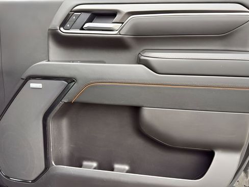 Used 2025 GMC Sierra 2500 AT4 image 11