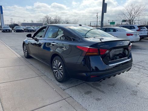 Used 2023 Nissan Altima 2.5 SV w/ SV Premium Package image 7