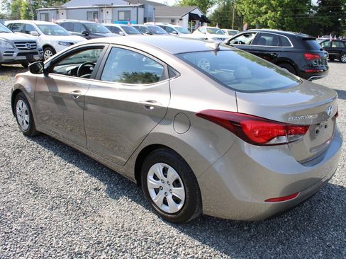 Used 2016 Hyundai Elantra SE FWD image 9