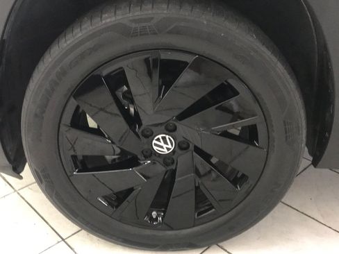 Used 2024 Volkswagen Atlas Cross Sport SE FWD image 7