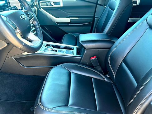 Used 2023 Ford Explorer XLT w/ Equipment Group 202A image 13