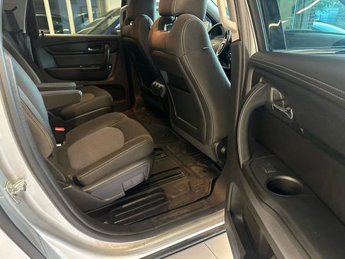 Used 2017 Chevrolet Traverse LT w/ Style and Technology Package FWD image 19