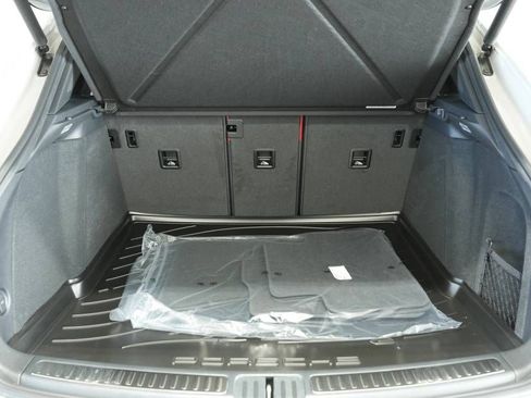 Certified 2025 Porsche Macan image 28