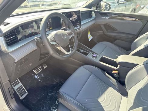 New 2026 Volkswagen Tiguan SE R-Line FWD image 10
