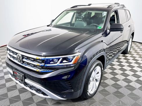 Used 2023 Volkswagen Atlas SE w/ Panoramic Sunroof Package AWD/4WD image 3
