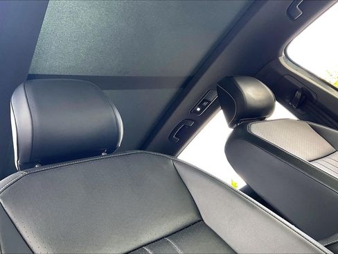 Certified 2023 Volkswagen Tiguan SE R-Line FWD image 29