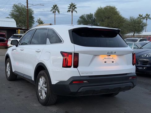 Used 2023 Kia Sorento LX image 6