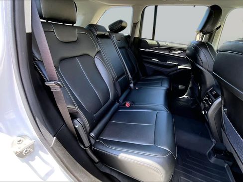 Used 2024 Jeep Grand Cherokee Limited w/ Luxury Tech Group II RWD image 20