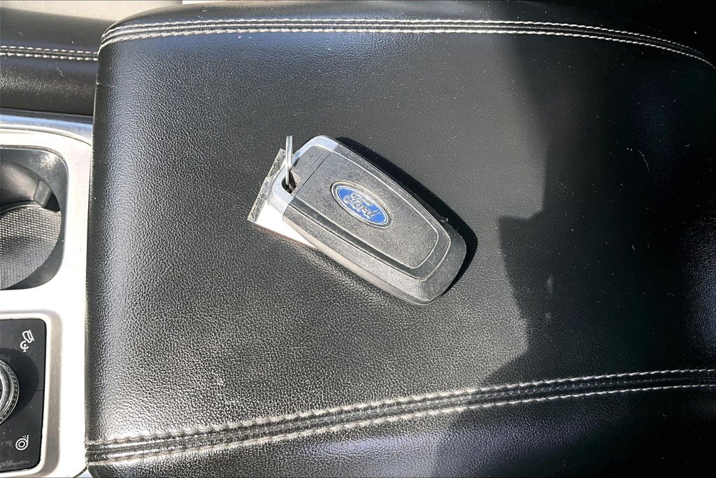 Used 2022 Ford Explorer XLT w/ Equipment Group 202A AWD/4WD image 36
