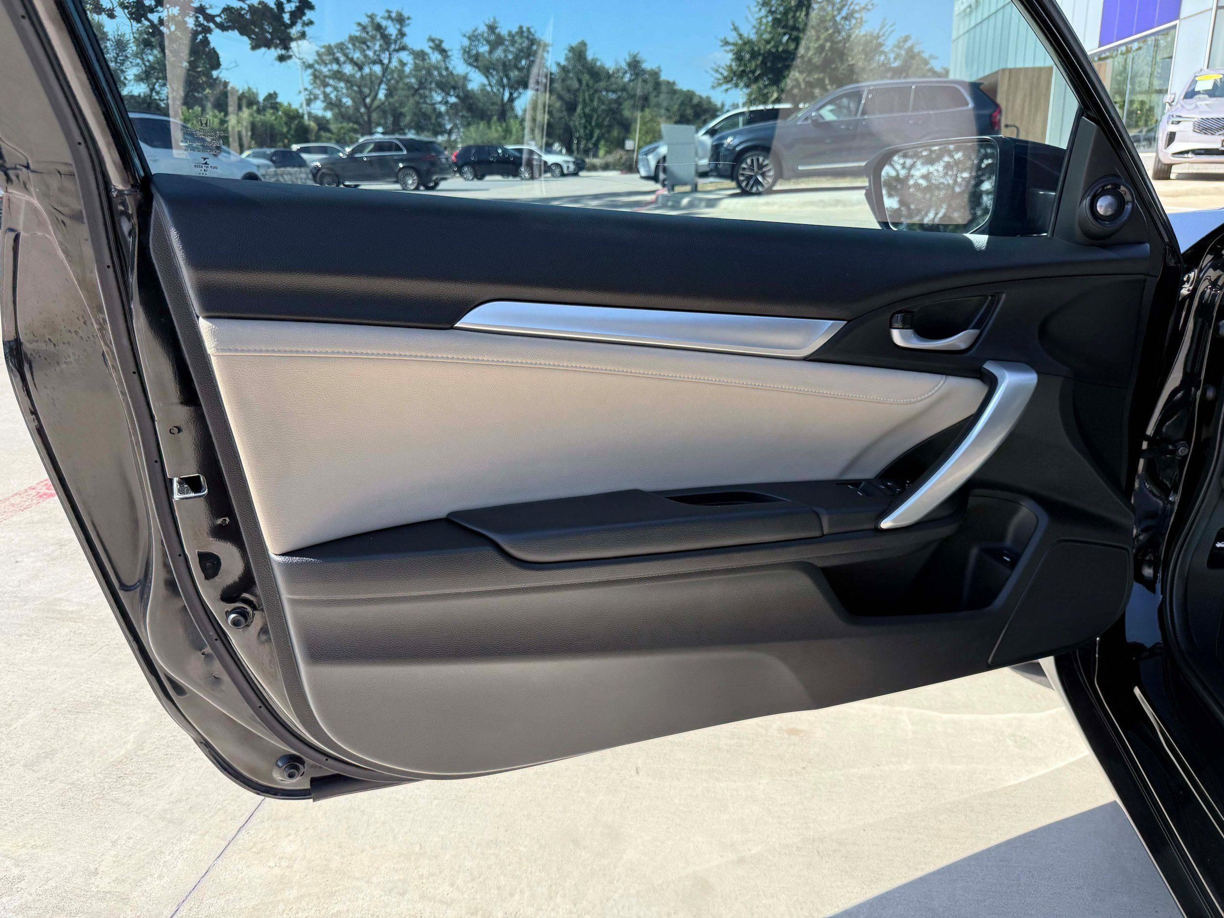 Used 2017 Honda Civic Touring image 10