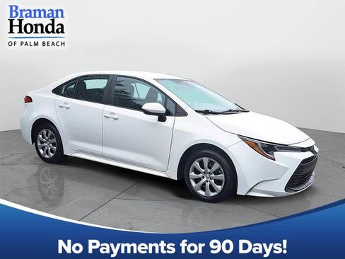 Used 2025 Toyota Corolla LE image 1