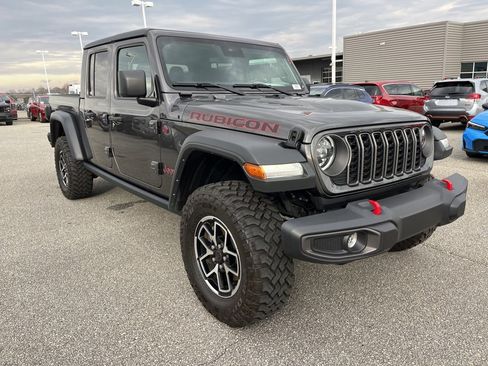 Used 2024 Jeep Gladiator Rubicon image 3