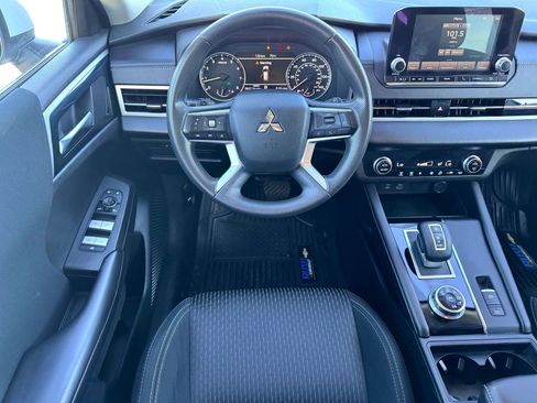 Used 2022 Mitsubishi Outlander ES image 20