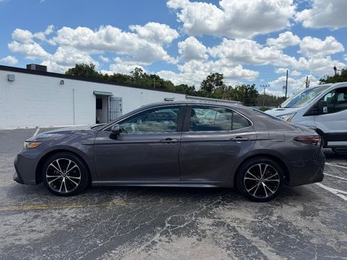 Used 2023 Toyota Camry SE FWD image 4