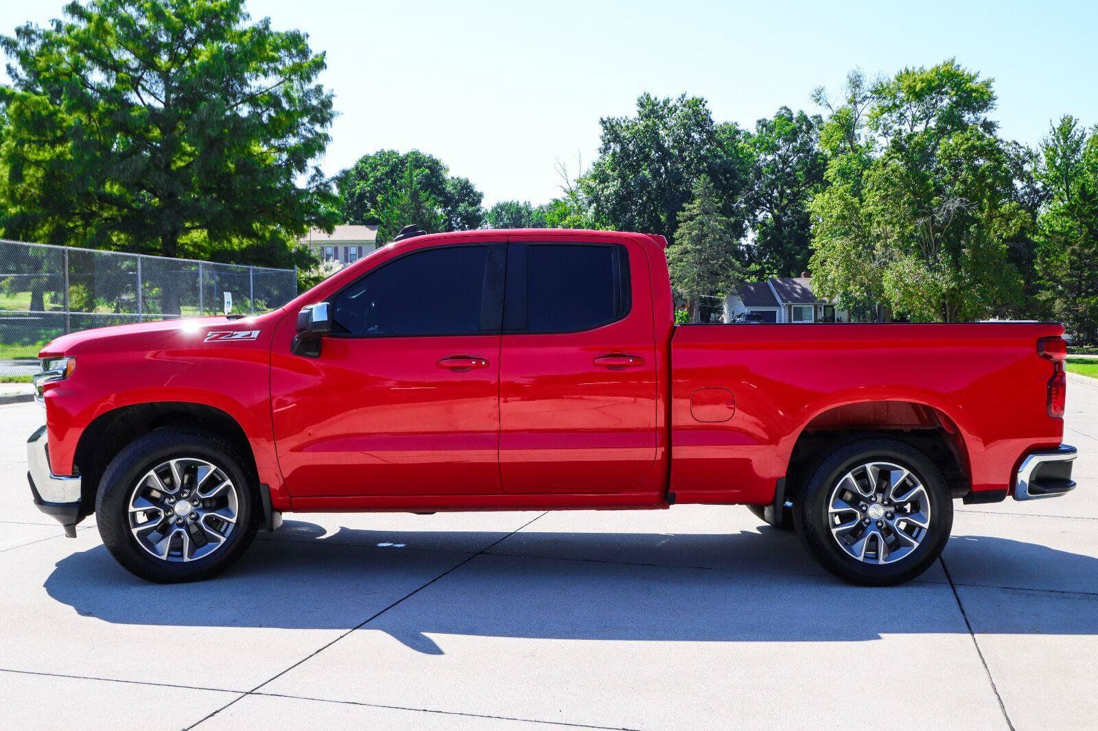 Used 2019 Chevrolet Silverado 1500 LT w/ All-Star Edition AWD/4WD image 4