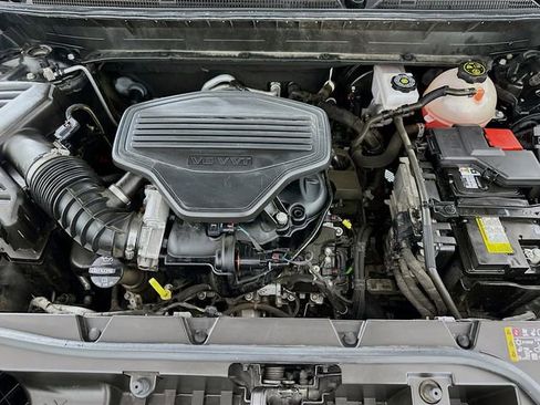 Used 2021 GMC Acadia SLE w/ Driver Convenience Package image 33