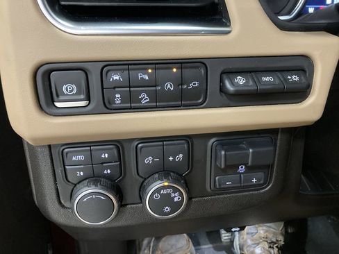 Used 2021 Chevrolet Suburban Premier w/ Premium Package image 14