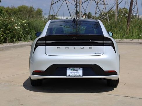 New 2026 Toyota Prius Plug-In Hybrid FWD image 7