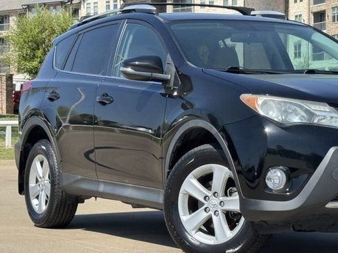 Used 2014 Toyota RAV4 XLE image 3