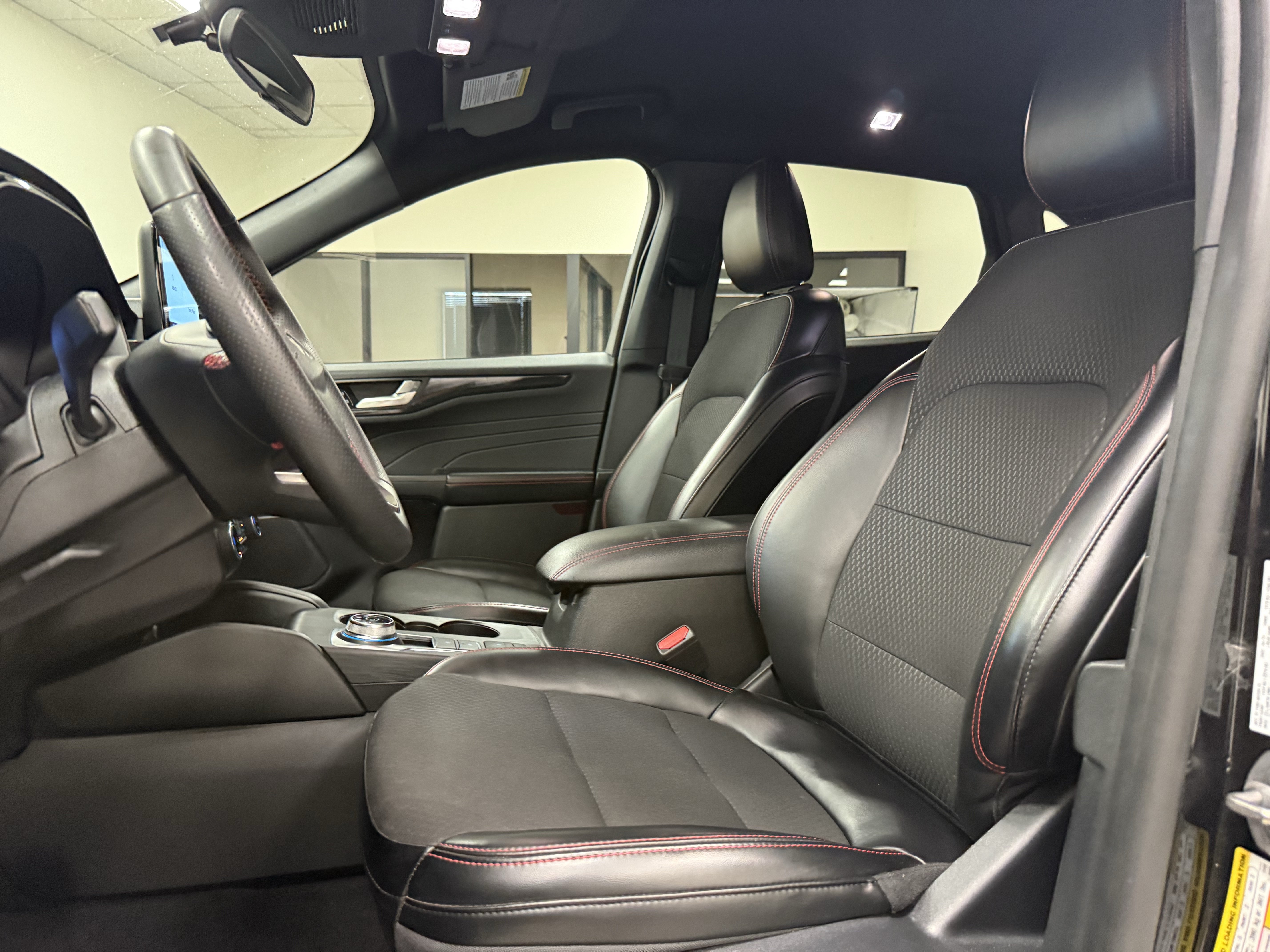 Used 2024 Ford Escape ST-Line FWD image 13