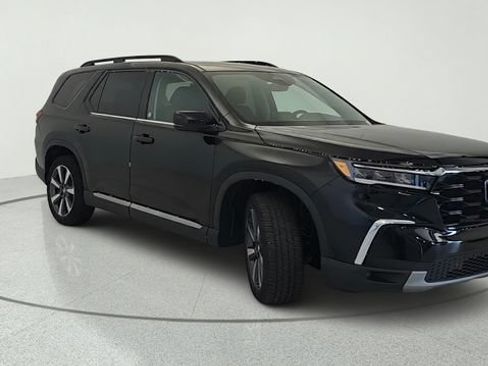 Used 2025 Honda Pilot Touring image 8
