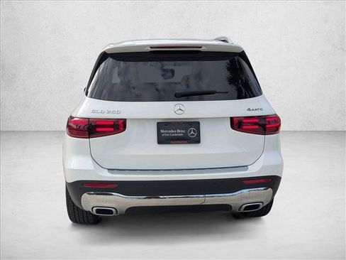 Used 2026 Mercedes-Benz GLB 250 4MATIC image 7