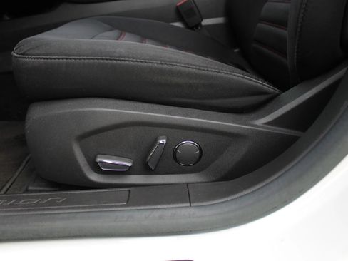 Used 2015 Ford Fusion SE w/ Equipment Group 201A FWD image 12