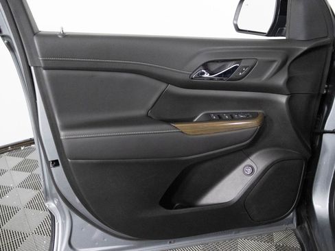 Certified 2023 GMC Acadia SLE w/ Driver Convenience Package image 34