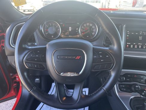 Used 2022 Dodge Challenger SXT image 12