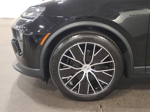 New 2026 Porsche Macan Electric RWD image 35