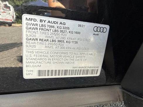 Used 2022 Audi e-tron Premium AWD/4WD image 30