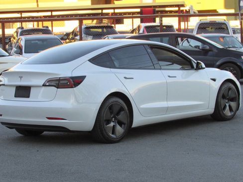 Used 2021 Tesla Model 3 Standard Range Plus image 7