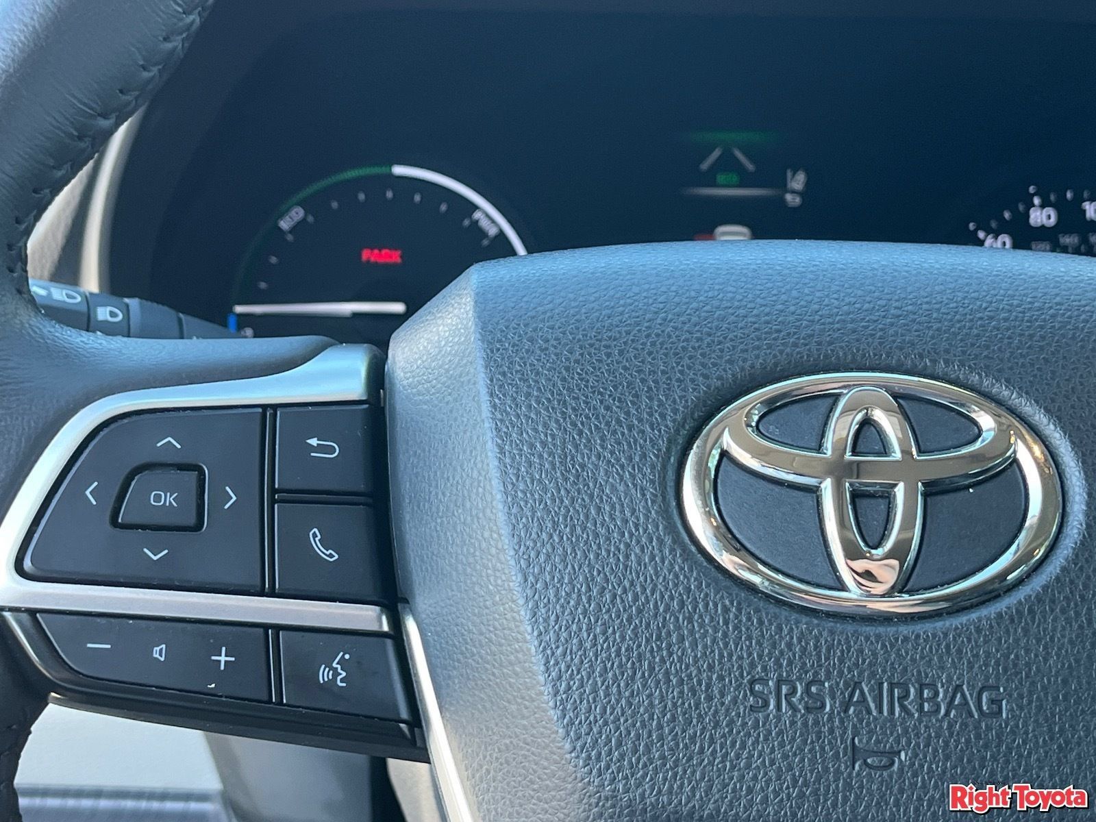 Certified 2024 Toyota Sienna XLE FWD image 23