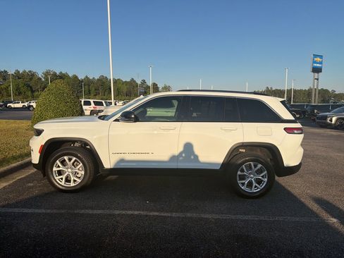 Used 2022 Jeep Grand Cherokee Limited image 2