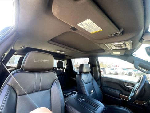 Used 2021 Chevrolet Silverado 1500 High Country w/ Technology Package image 7