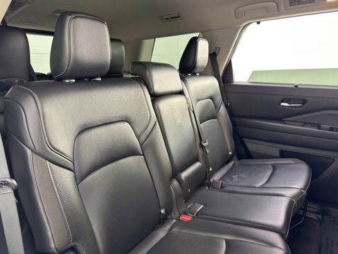 Used 2023 Nissan Pathfinder SL image 35