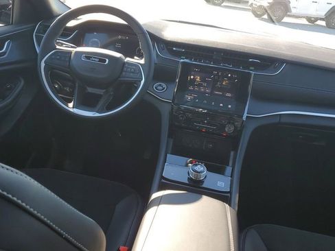 New 2025 Jeep Grand Cherokee L Altitude image 12