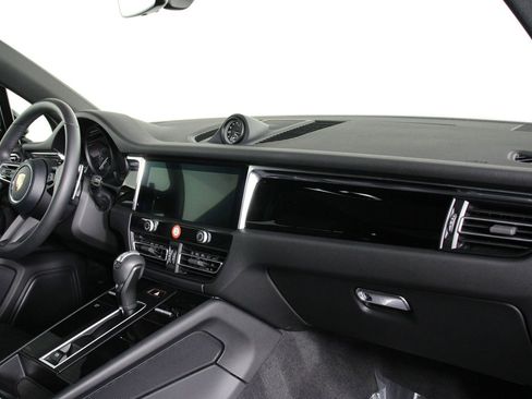 Certified 2026 Porsche Macan AWD/4WD image 24
