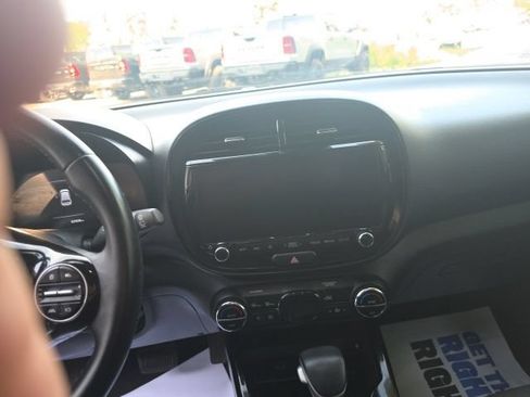 Used 2023 Kia Soul EX FWD image 16