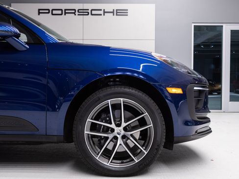 Certified 2026 Porsche Macan AWD/4WD image 11