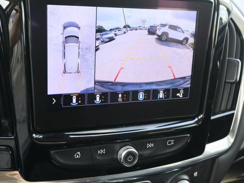 Used 2020 Chevrolet Traverse Premier FWD image 16