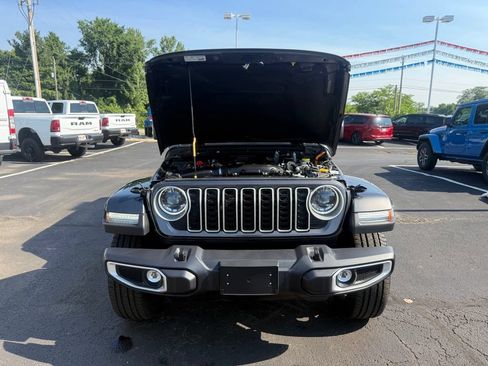Used 2025 Jeep Wrangler Unlimited Sahara AWD/4WD image 63