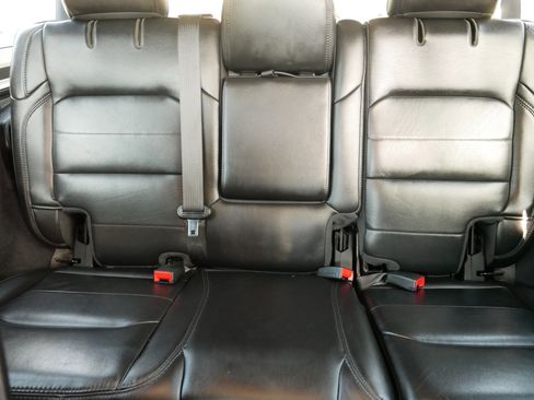 Used 2020 Jeep Wrangler Unlimited Sahara image 13