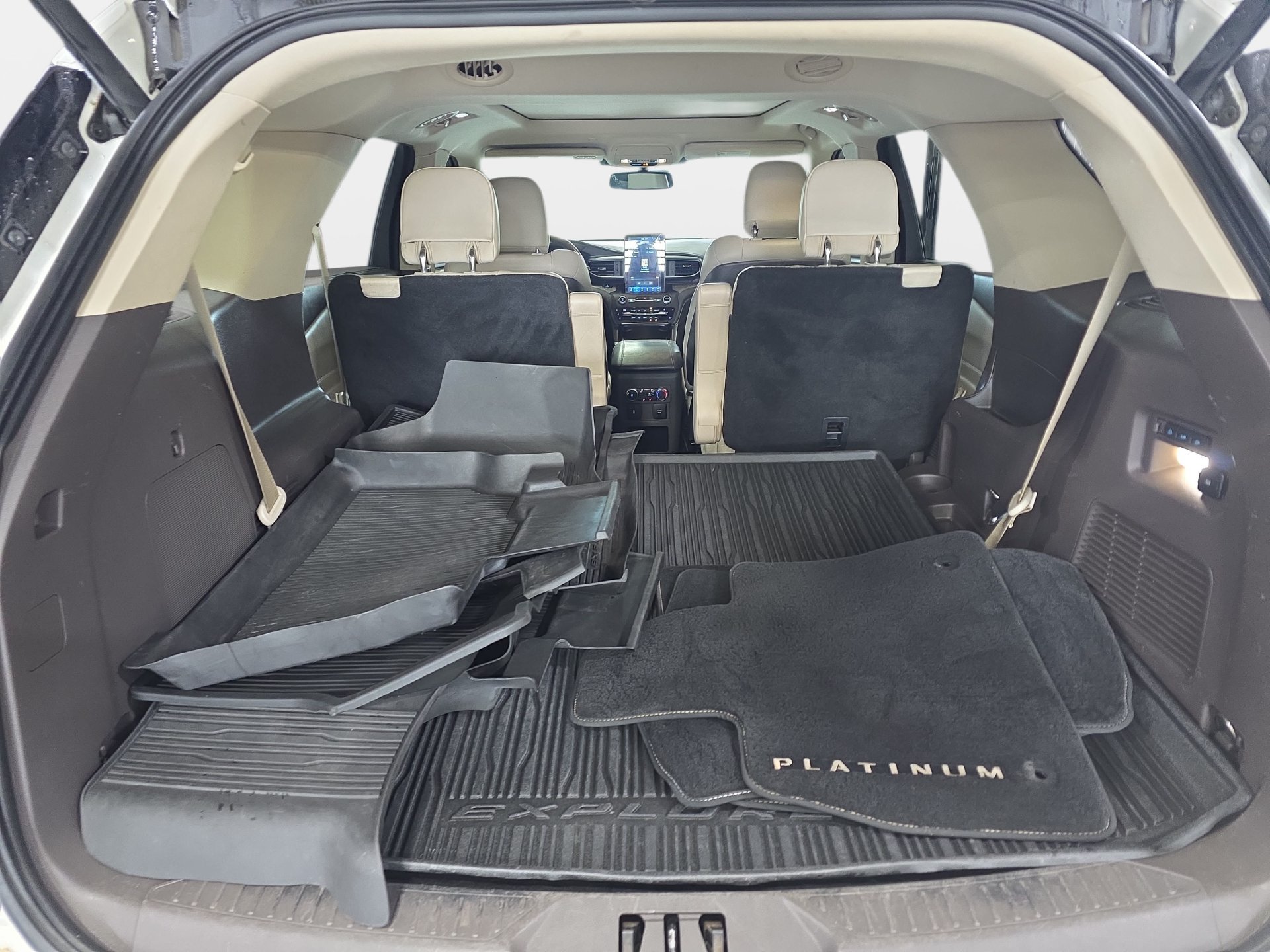 Used 2020 Ford Explorer Platinum w/ Premium Technology Package AWD/4WD image 12
