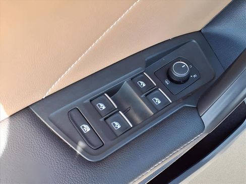 Used 2022 Volkswagen Tiguan SE image 14