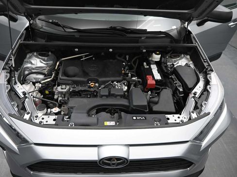 Used 2022 Toyota RAV4 LE FWD image 27