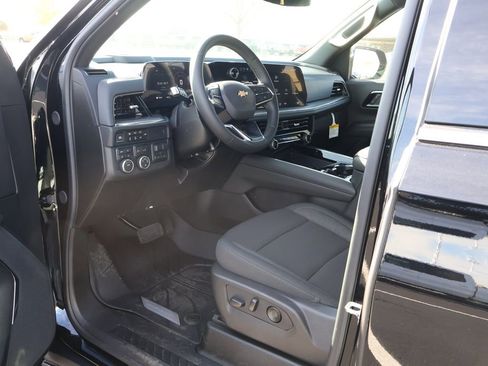 New 2026 Chevrolet Suburban LS image 14