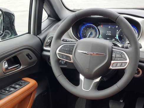 Used 2026 Chrysler Pacifica Pinnacle FWD image 34