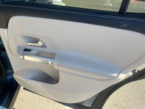 Used 2021 Mercedes-Benz GLB 250 4MATIC image 12