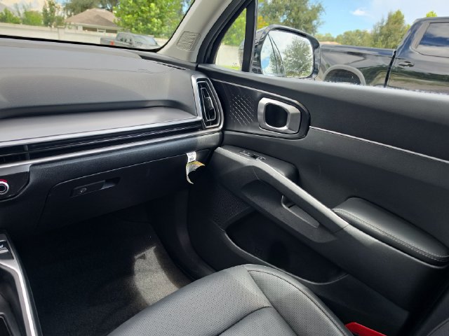 Certified 2025 Kia Sorento S w/ Panoramic Sunroof Package FWD image 9